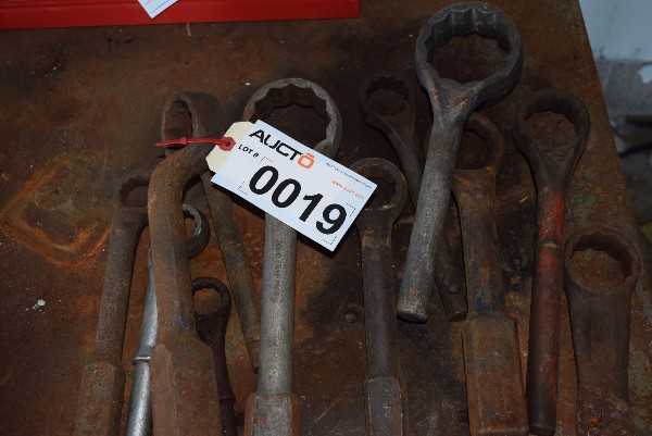 LOT OF ASSORTED STRIKING WRENCHES - MISCELLANEOUS