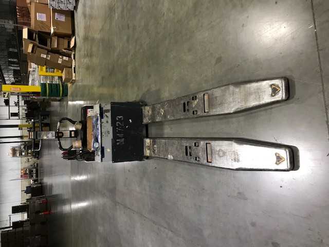 2005 Crown PE4000-60 double rider jack, Hebron, KY - MANUAL PALLET JACKS