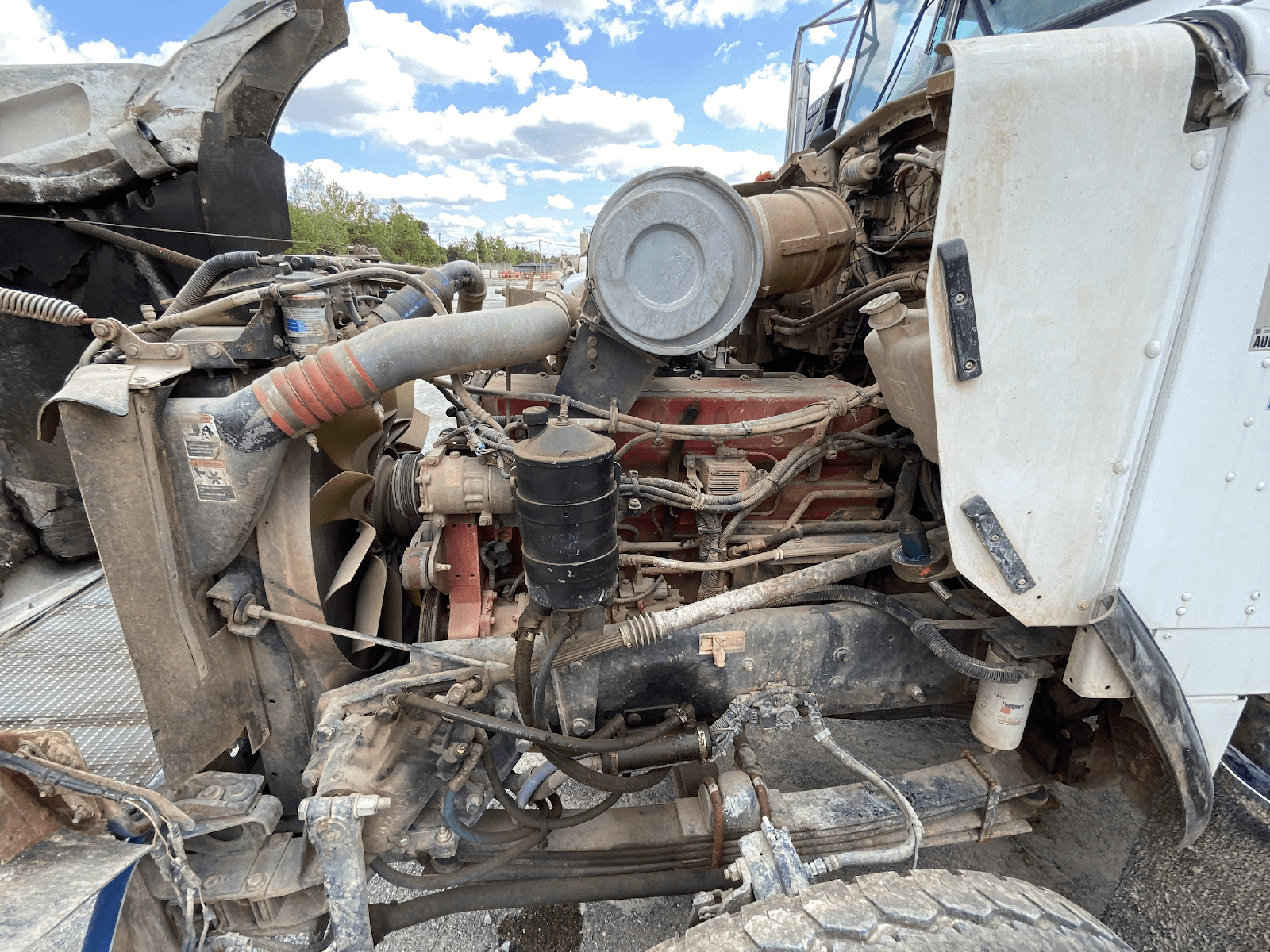 2005 KENWORTH T800B READYMIX CONCRETE TRUCK - HYDRO EXCAVATOR TRUCKS