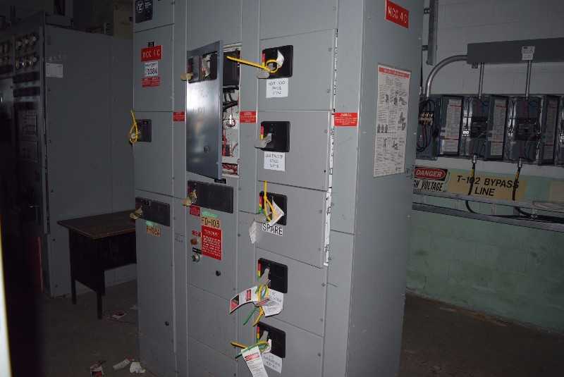 WESTINGHOUSE FIVE STAR MCC 3 SECTIONS 9 BUCKETS WC201K5CAQ SIZE 5 STARTER HKA3225F 225 A BREAKER 400 A BREAKER 3 X 100 A BREAKER - MISCELLANEOUS