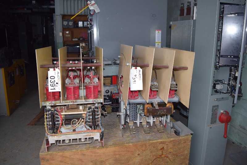 LOT OF 2 FPE VC-5 VACUUM CONTACTOR FOR SWITCHGEAR VC5 400 A 4160 VAC - MISCELLANEOUS