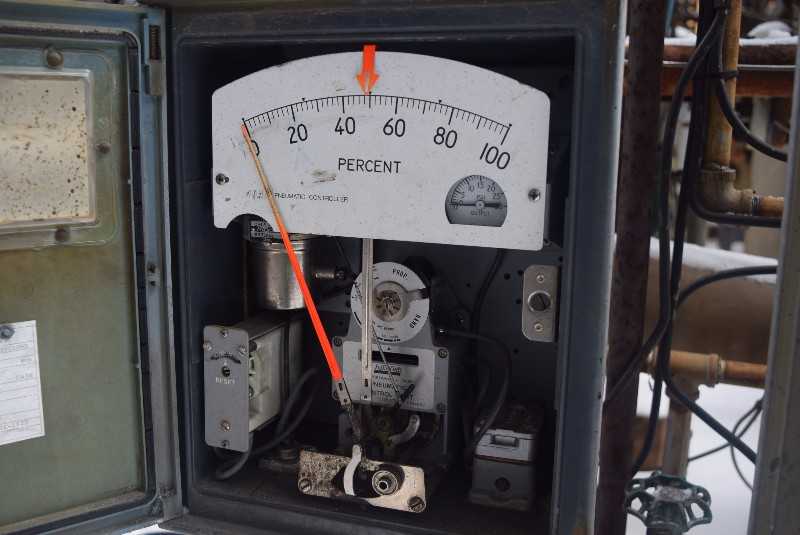 LOT OF TWO FOXBORO PNEUMATIC CONTROLLER 43AP-FA72N 43AP-FA42N - MISCELLANEOUS