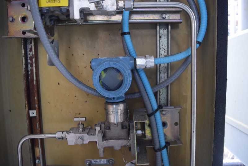LOT OF TWO ROSEMOUNT 3051 PRESSURE TRANSMITTER - MISCELLANEOUS