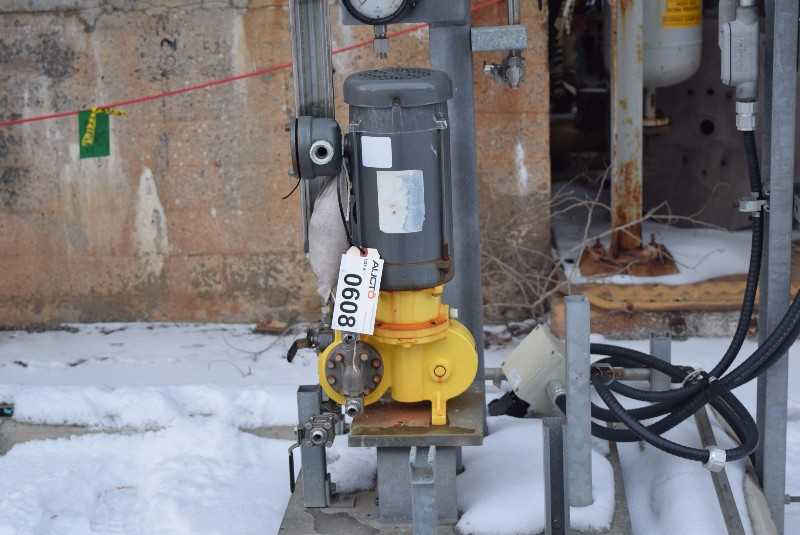 MILTON ROY RT11483XSCSEM2NN METERING PUMP .34 GPH - MISCELLANEOUS