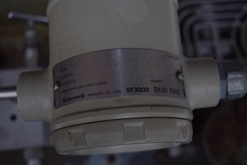 LOT OF 2 HONEYWELL STD120-A1H SATD120-E1H PRESSURE TRANSMITTERS ST3000 - MISCELLANEOUS