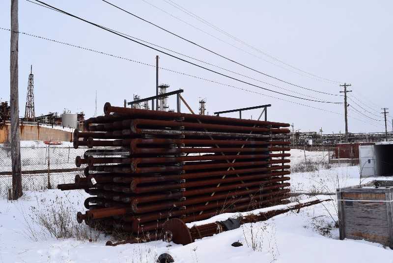 RACK OF STEEL PIPES 20 FT LONG 4-1/2 IN DIAMETER - MISCELLANEOUS