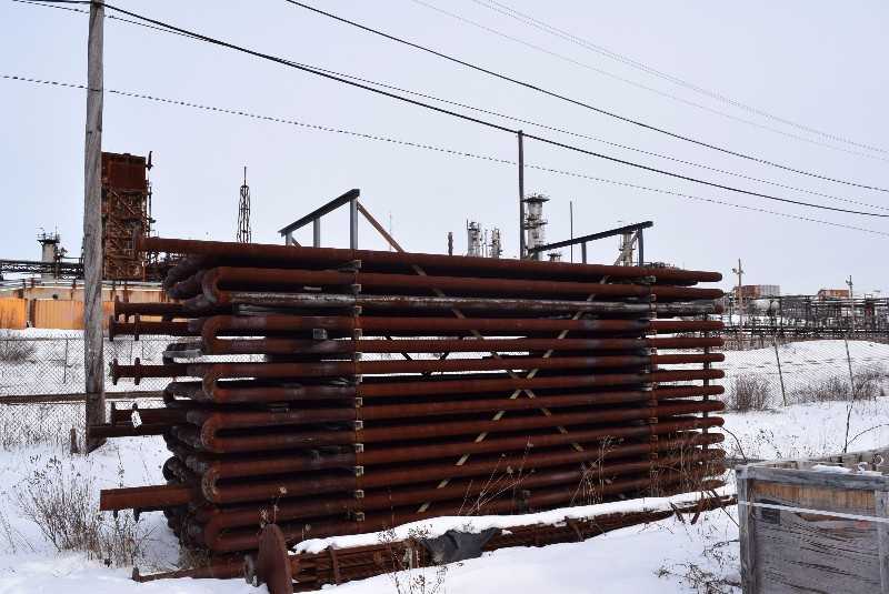 RACK OF STEEL PIPES 20 FT LONG 4-1/2 IN DIAMETER - MISCELLANEOUS