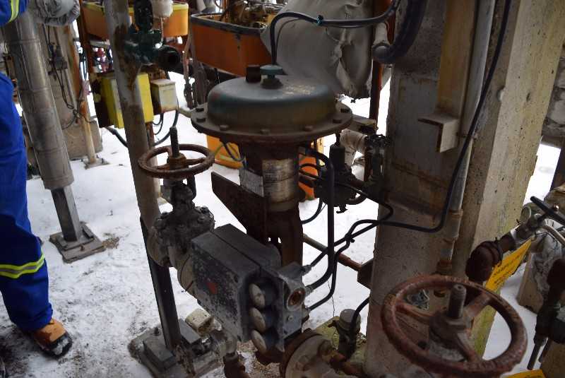 LOT OF 2 FISHER 667-ED 2 IN & 667-ES 1 IN STEEL CONTROL VALVES - MISCELLANEOUS