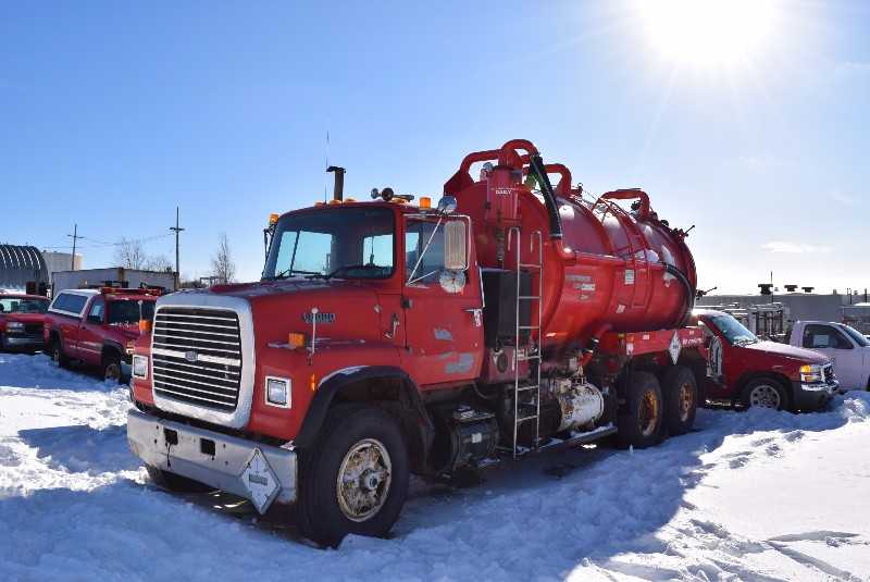 1987 FORD L8000 VIN 1FDYW82A0HVA67326 7.8L 68256KM 2500 HOURS DIESEL VAC TRUCK - MISCELLANEOUS