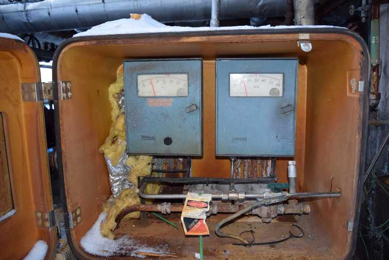 LOT OF 2 FOXBORO 43AP-FA42N 43AP-FA42C PNEUMATIC CONTROLLERS - MISCELLANEOUS