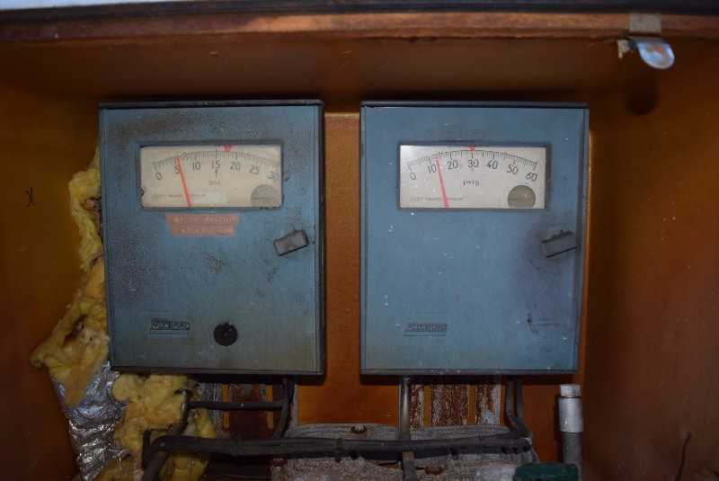 LOT OF 2 FOXBORO 43AP-FA42N 43AP-FA42C PNEUMATIC CONTROLLERS - MISCELLANEOUS