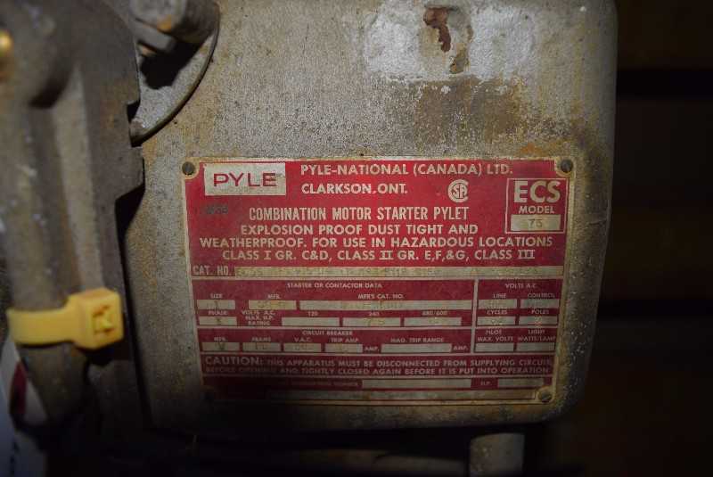 LOT OF 4 DISCONNECT CIRCUIT BREAKER PYLE ECS 75 15 A PYLE 50 A ECB 75 PYLE ECS 75 16 PYLE ECB 75 100 A - MISCELLANEOUS