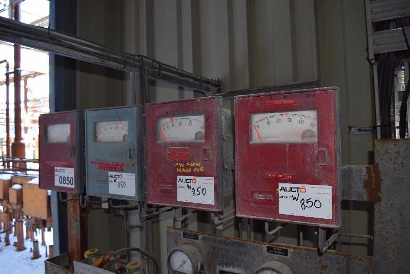 LOT OF 4 FOXBORO 43AP PNEUMATIC CONTROLLERS - MISCELLANEOUS