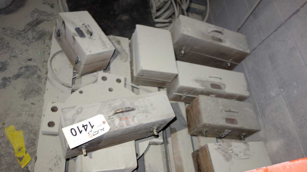 SKID OF YARWAY VALVE RESEALING KITS - VALVES