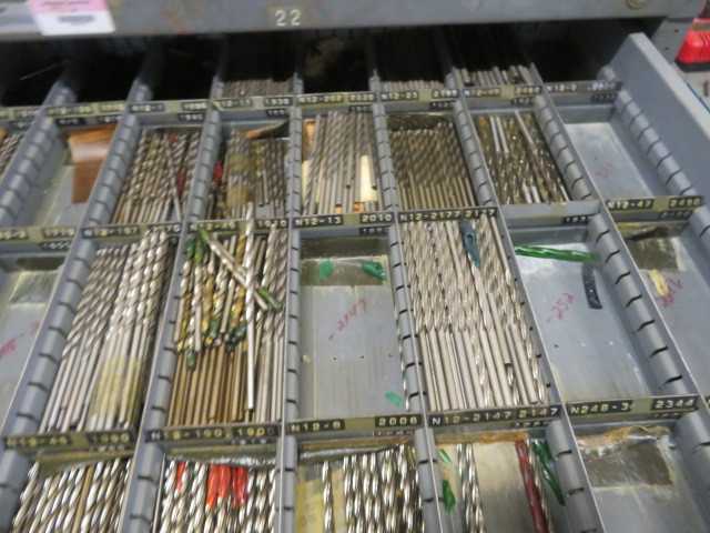 9 Drawer Stanley Vidmar and contents - MISCELLANEOUS