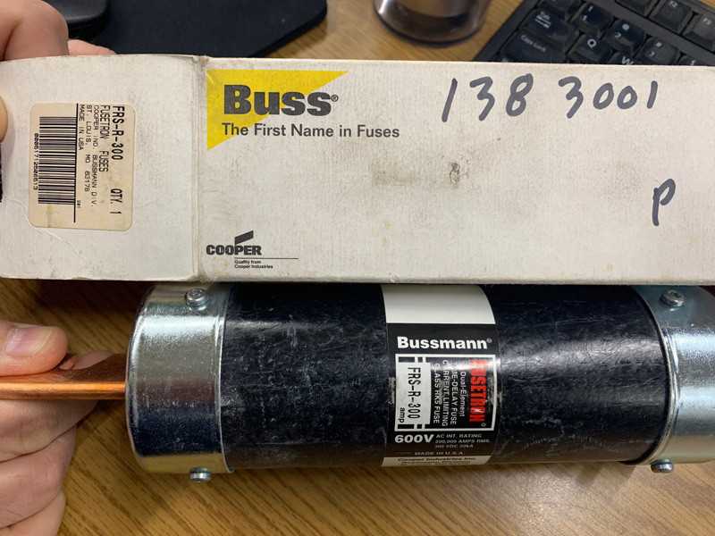 Lot of 20 Bussmann Fuses - FUSES