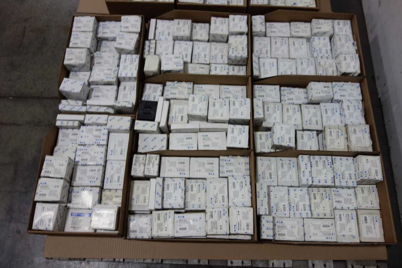 2 PALLETS OF ASSORTED EATON CIRCUIT BREAKERS - ELECTRICAL COMPONENTS