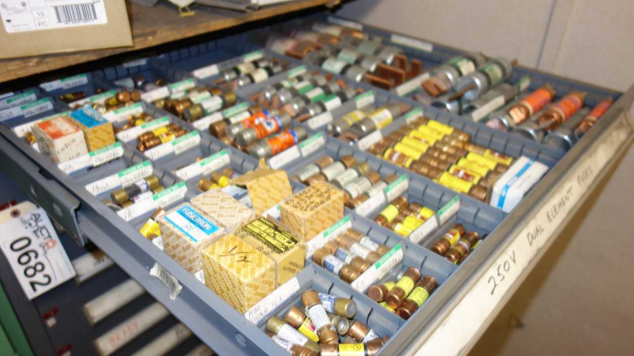 CONTENTS OF CABINET, ASSORTED FUSES, FUSEHOLDERS, BUSSMANN, GOULD - AUTOMATION & CONTROLS