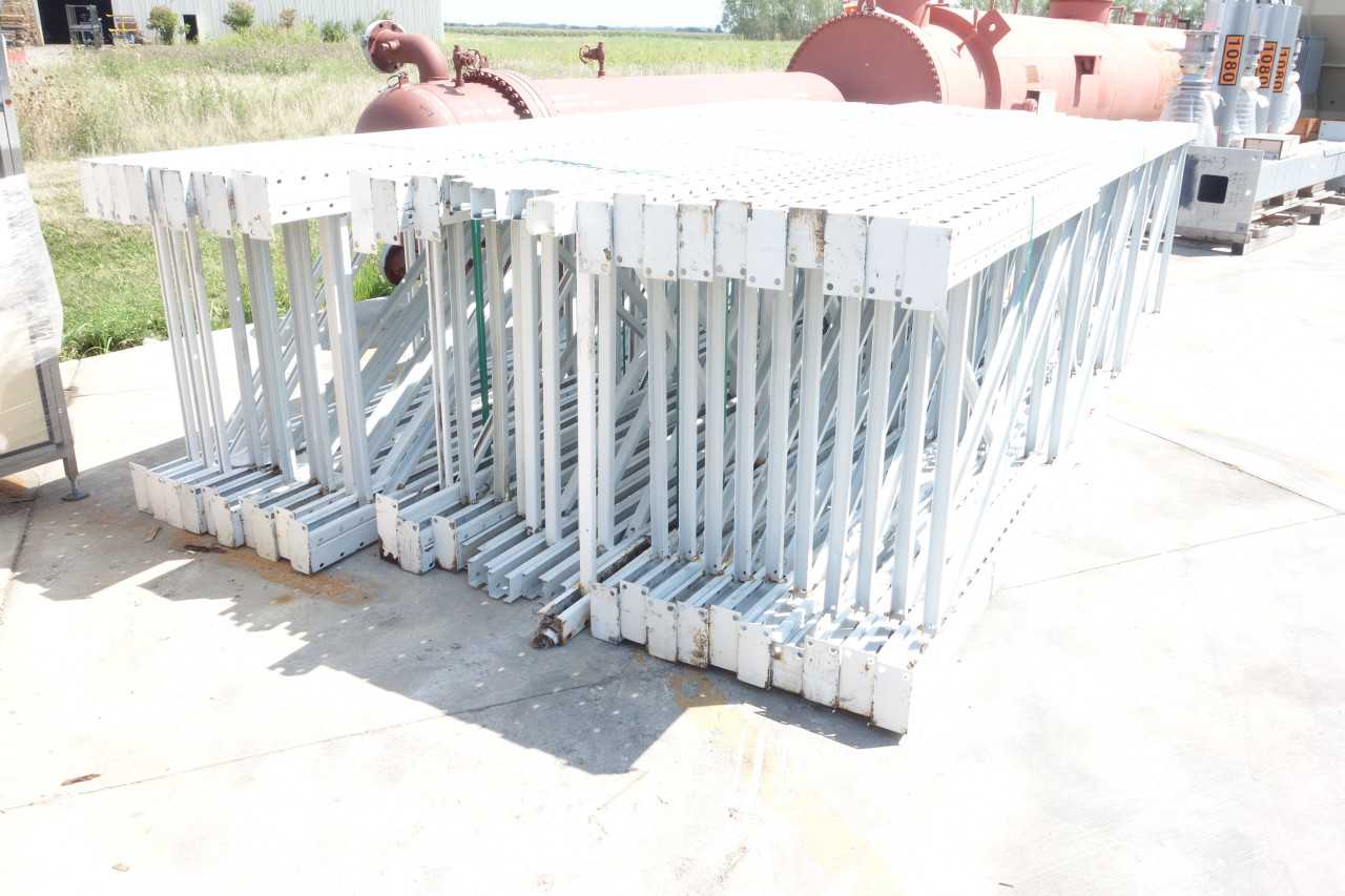 LOT OF 29 RACKING UPRIGHTS - PALLET RACKING