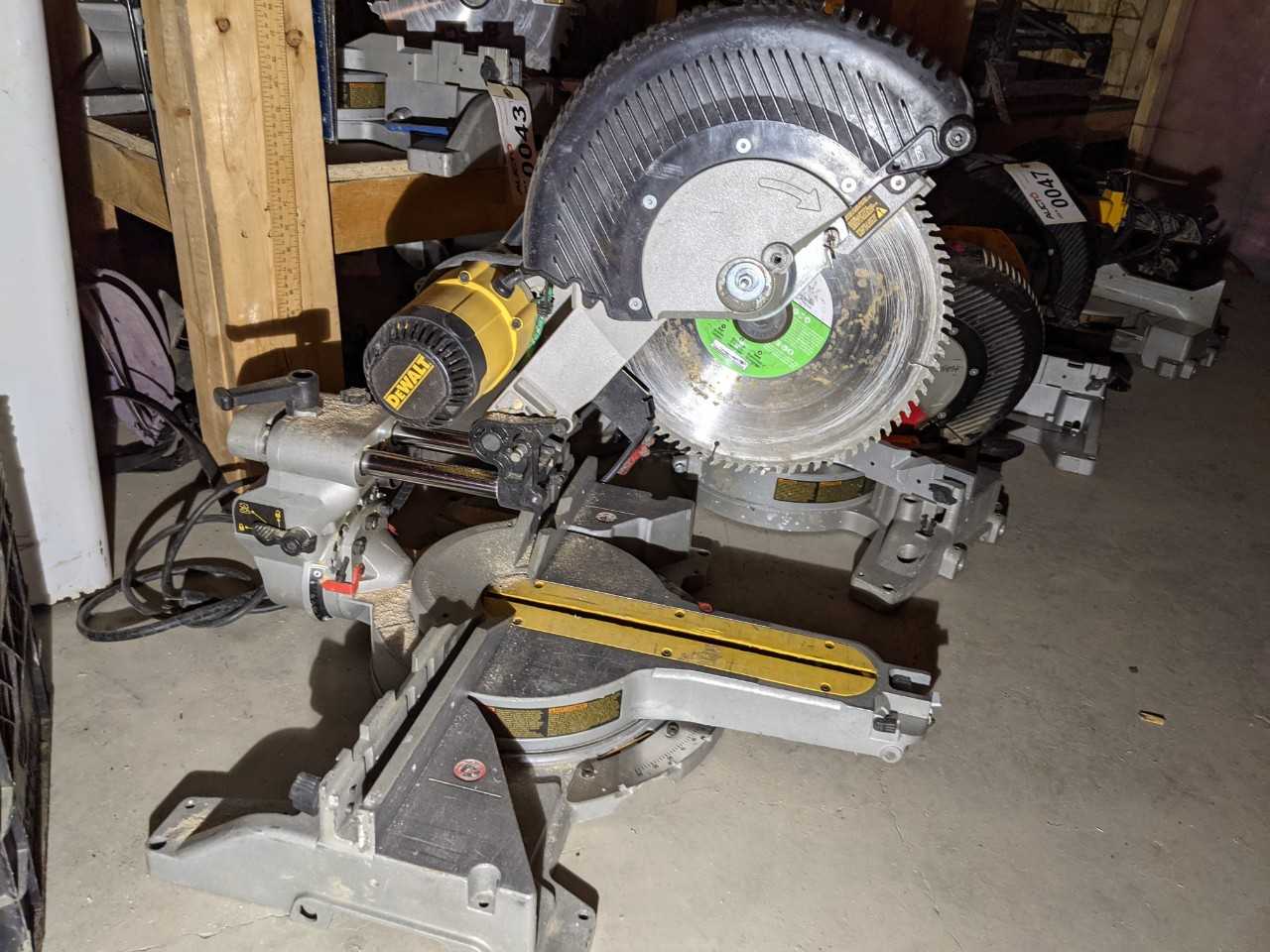 Dewalt DW718 Double Bevel Sliding Compound 12" Miter Saw - METAL SAWS