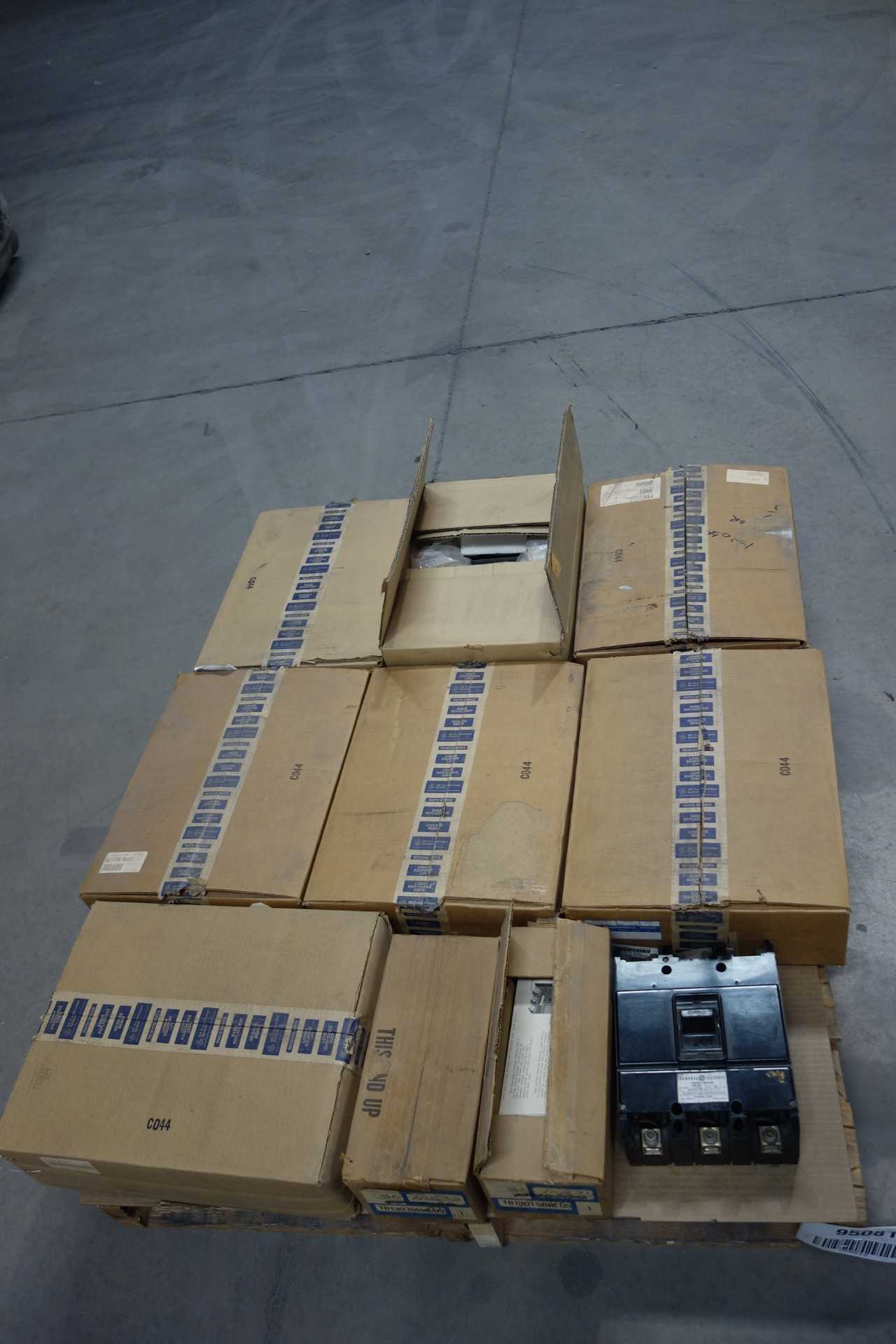 LOT OF ASSORTED CIRCUIT BREAKERS AND PARTS AND ACCESSORIES - CIRCUIT BREAKERS