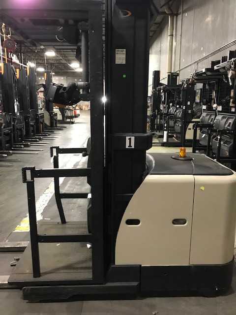 2005 Crown SP3420-30T order picker, Norcross, GA - ORDER PICKER