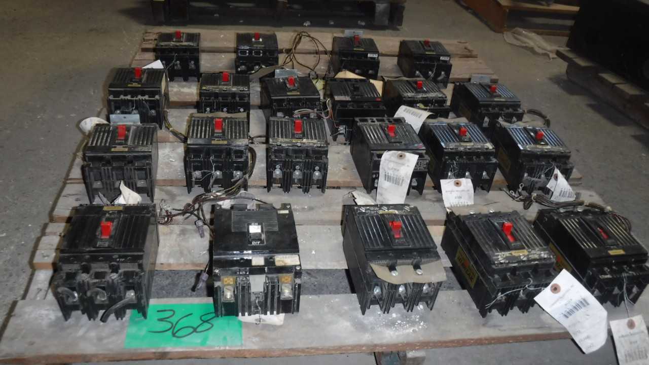 Lot of Circuit Breakers - CIRCUIT BREAKERS