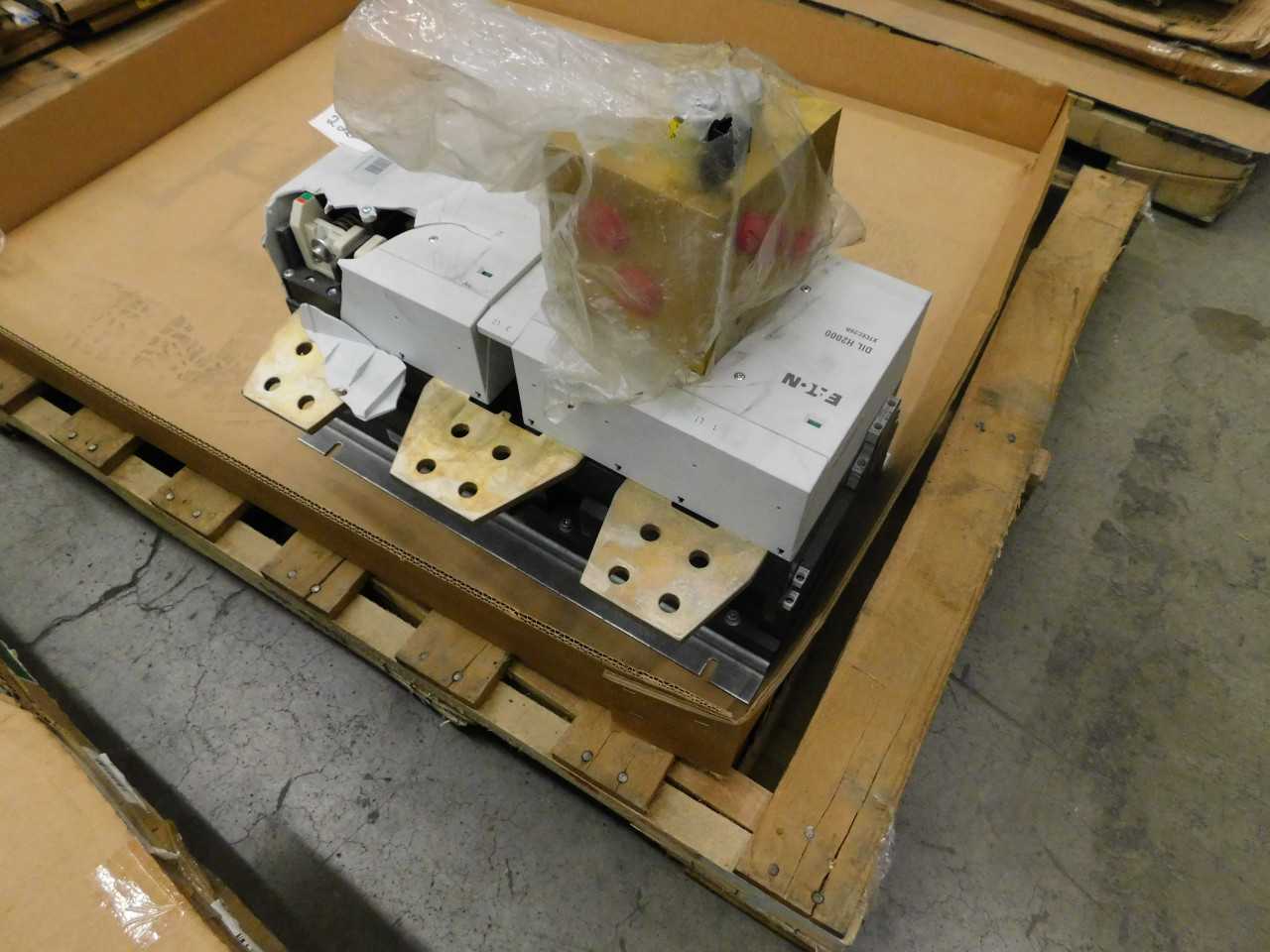 Lot of 1 Contactor and 1 Capacitor - CONTACTORS