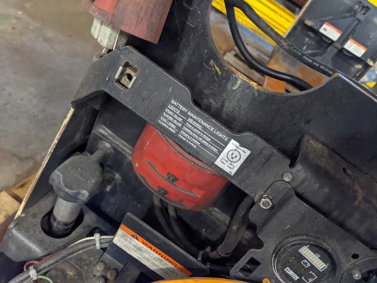 LOT OF 3 ASSORTED ELECTRIC PALLET JACK (NEED REPAIRS MISSING BATTERY) - MANUAL PALLET JACKS
