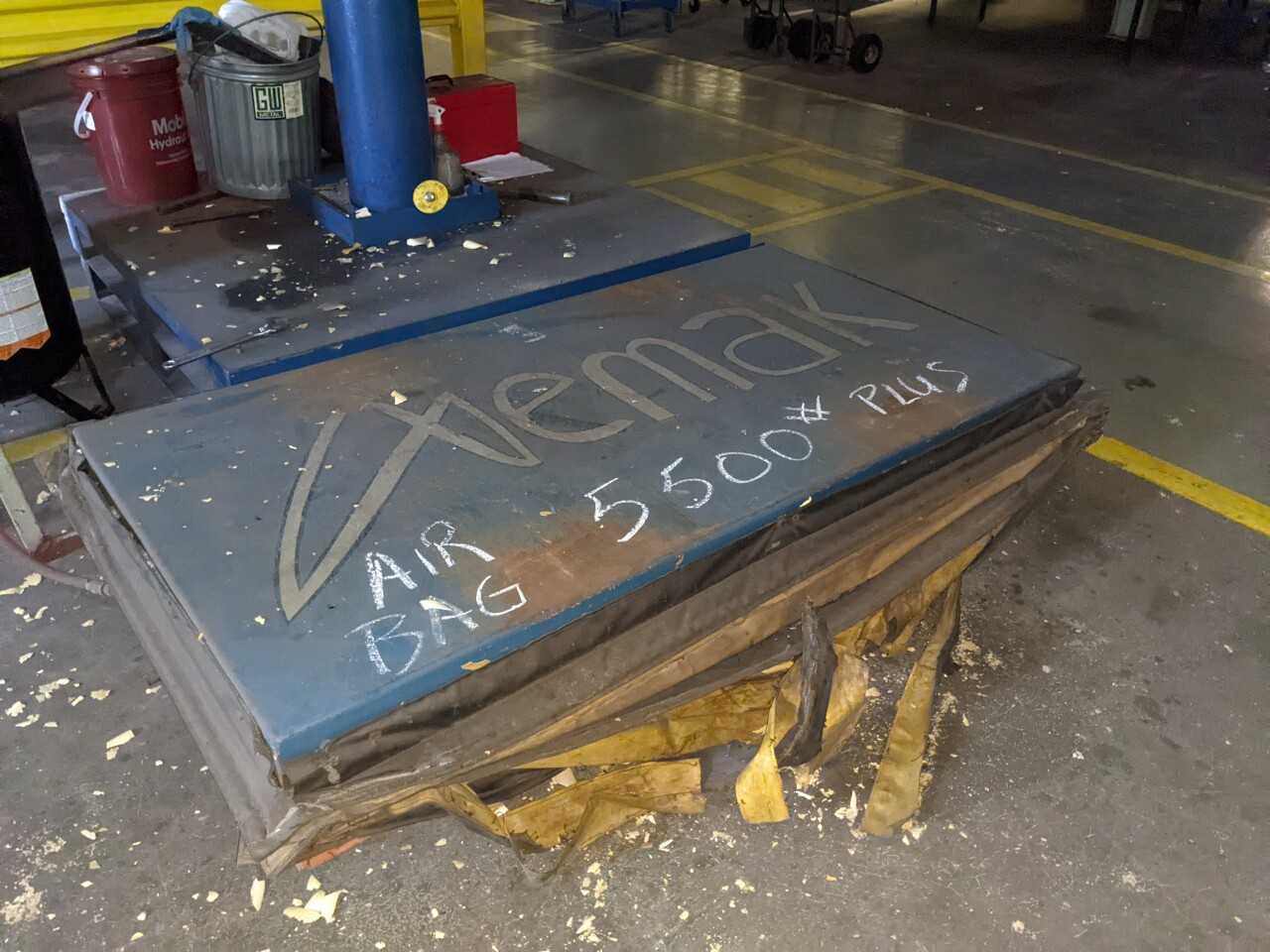 LIFT TABLE - MATERIAL HANDLING