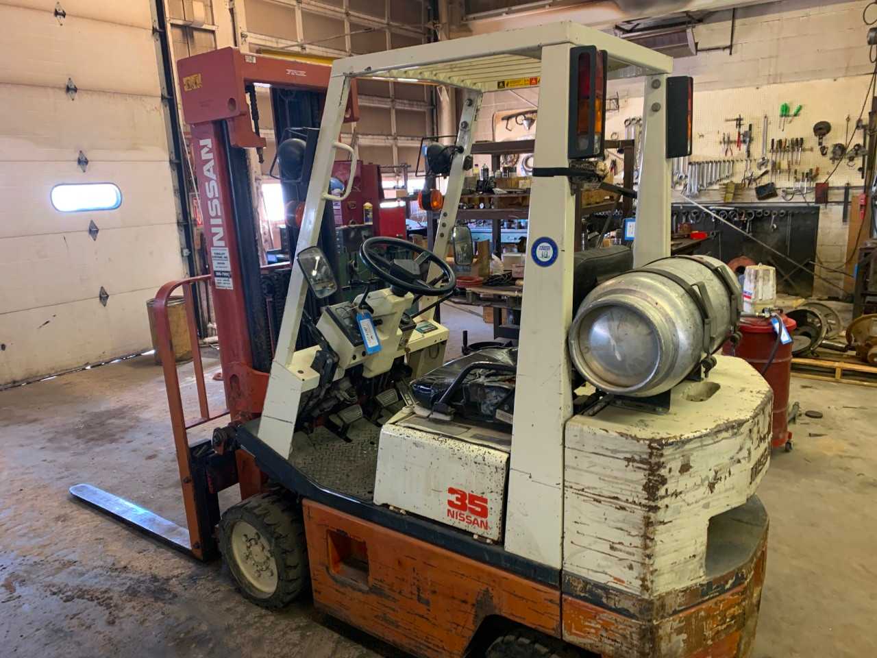 Nissan 35 LP Forklift - FORKLIFTS