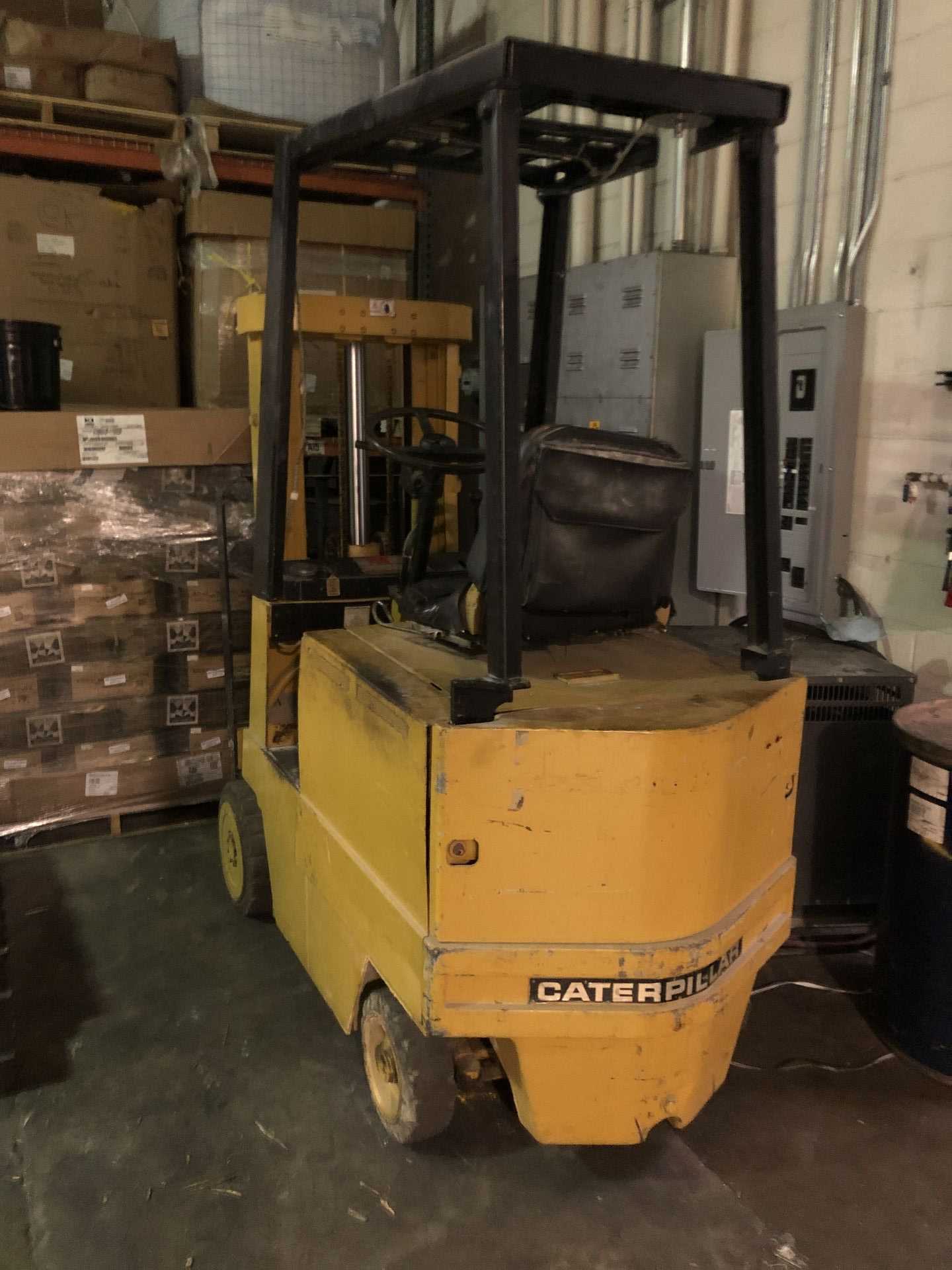 Caterpillar MC30 Electric Forklift - SIT-DOWN FORKLIFT