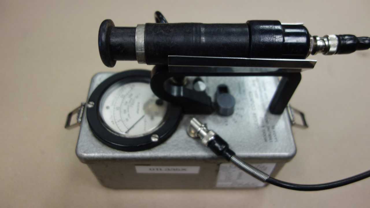 EBERLINE E-520 GEIGER COUNTER - ELECTRICAL TESTING EQUIPMENT