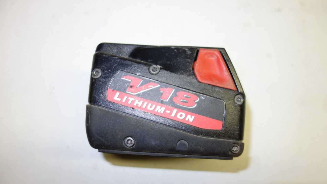 LOT OF 4 MILWAUKEE 48-11-1830 V18 18V BATTERYS - ELECTRIC POWER TOOLS