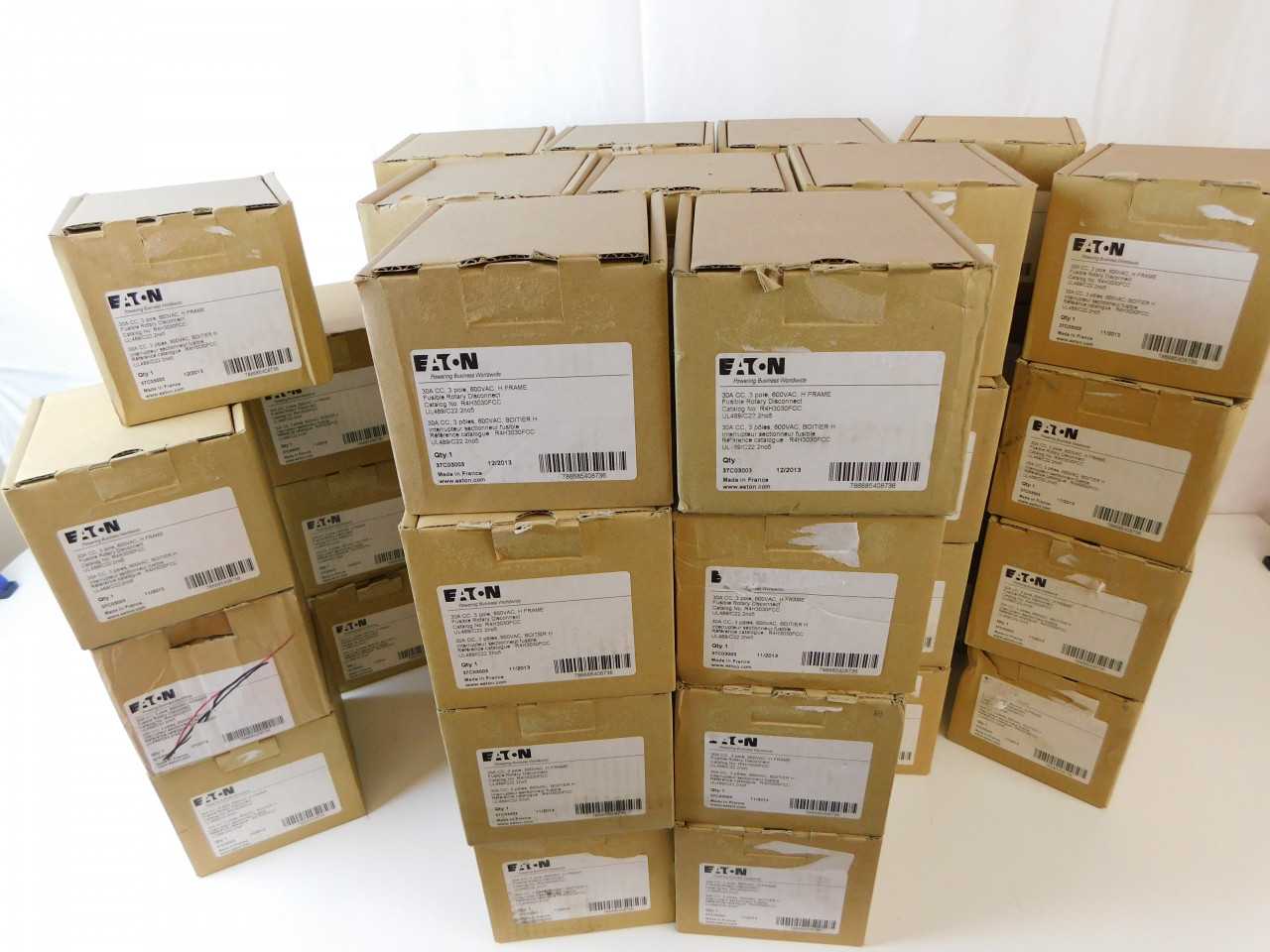 - Quantity of 47 - Eaton R4H3030FCC - Switches - ELECTRICAL COMPONENTS
