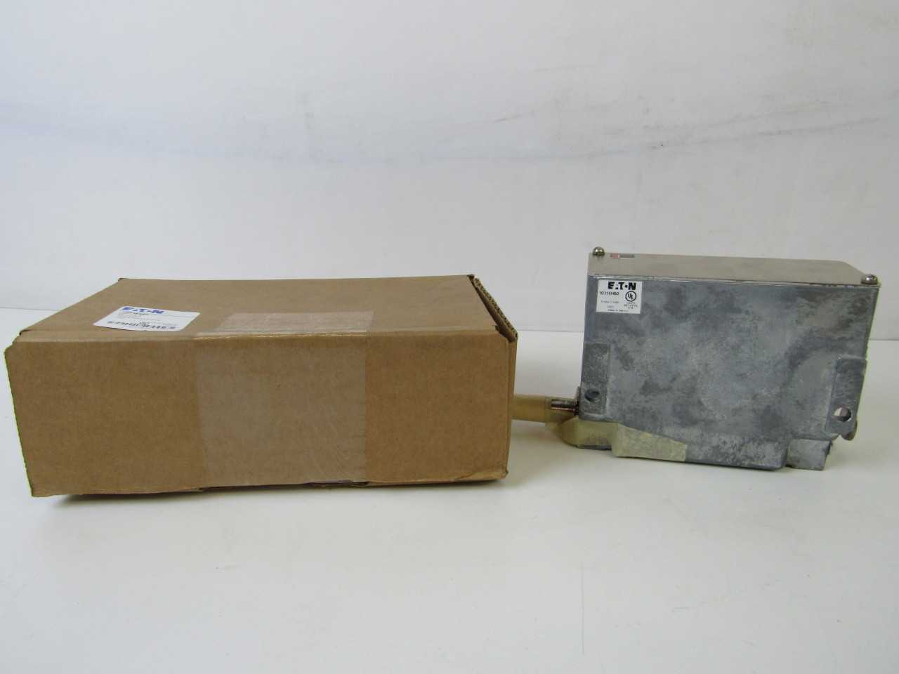 Quantity of 10x 10316H50 Switches - ELECTRICAL COMPONENTS