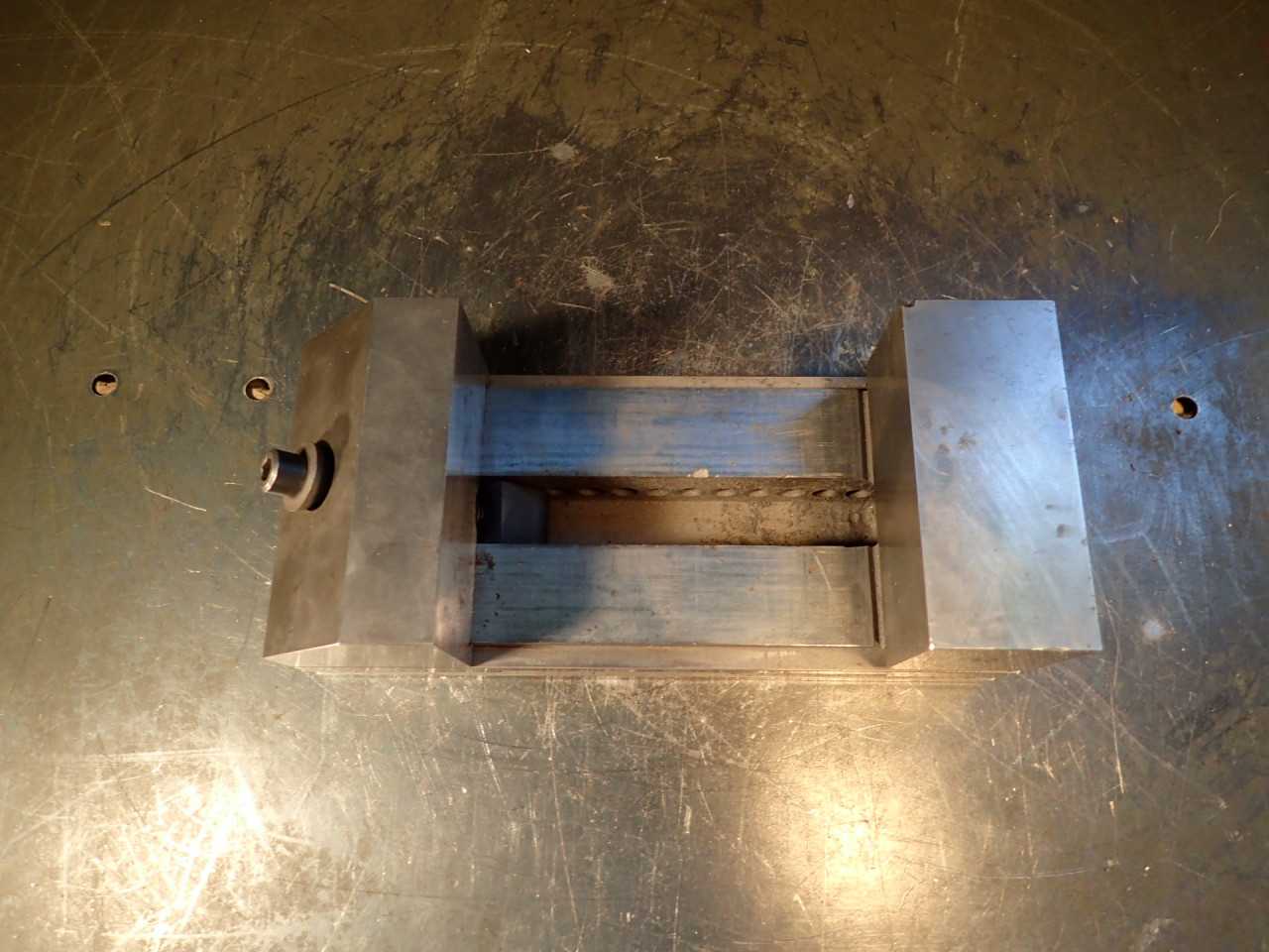 3-1/2" Wide Jaw Precision Toolmakers' Grinding Vise: Jaws Open 4-1/2" - MILLING MACHINE PARTS