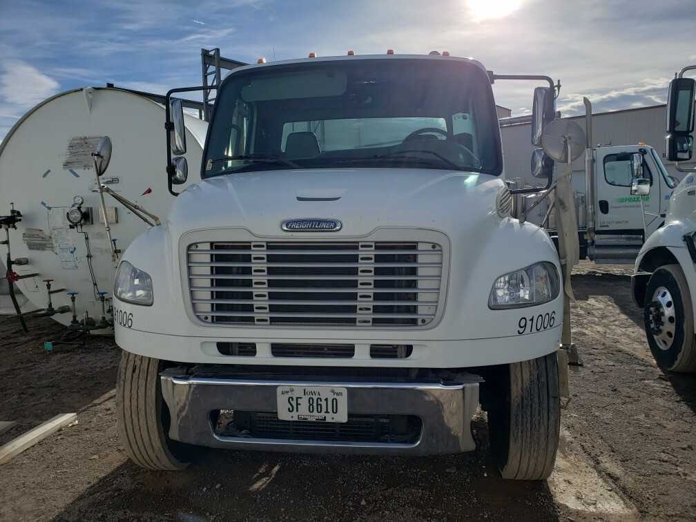2011 Freightliner M2-106 TA-Chassis - HYDRO EXCAVATOR TRUCKS