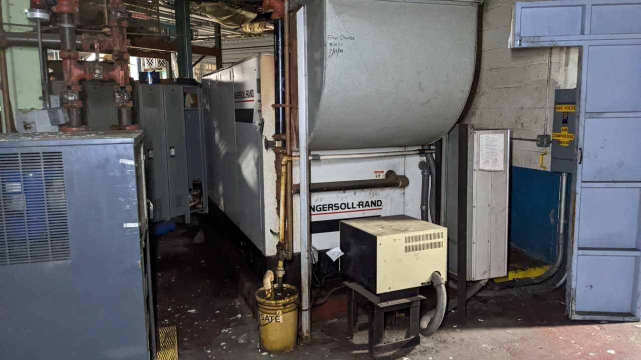 Ingersoll Rand compressor SSR-EPE125 -25 capacity 621 CFM - AIR COMPRESSORS