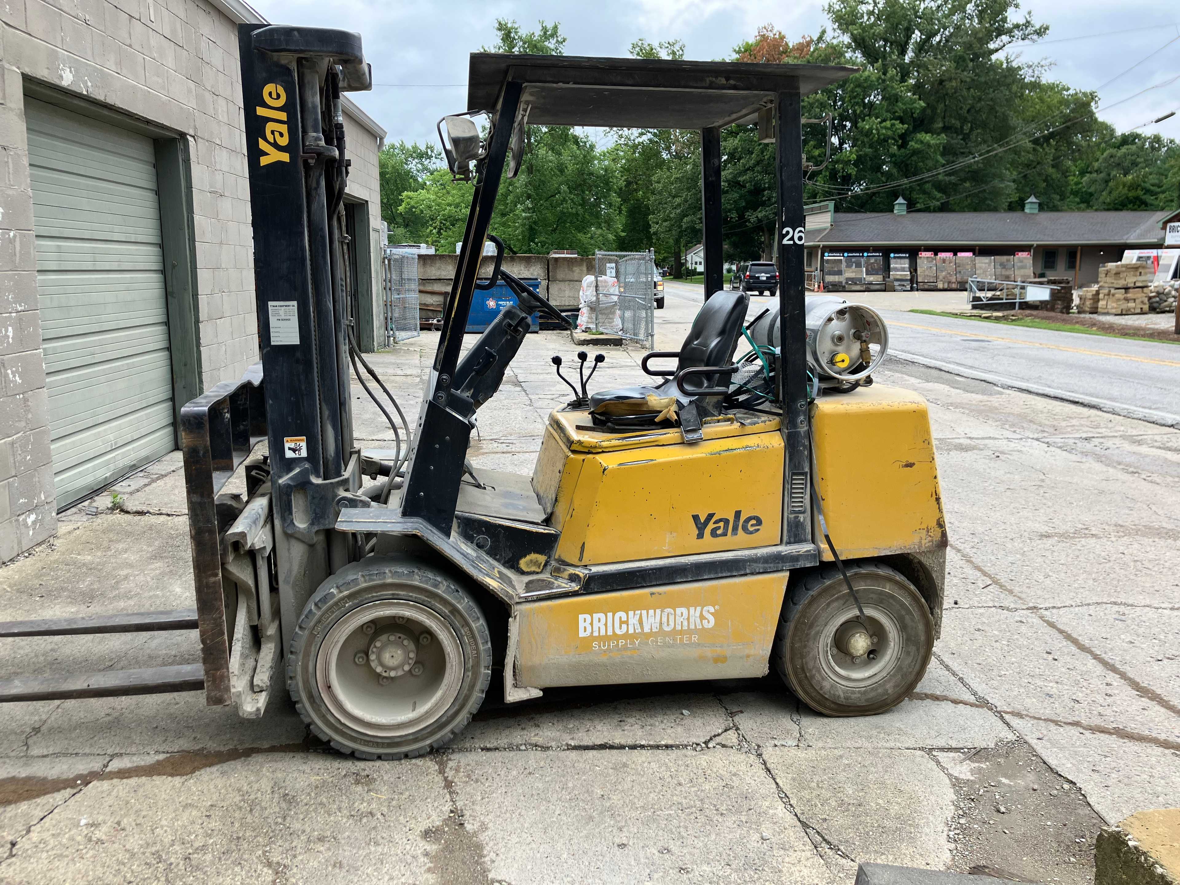 2001 YALE LP COUNTERBALANCE FORKLIFT - SIT-DOWN FORKLIFTS