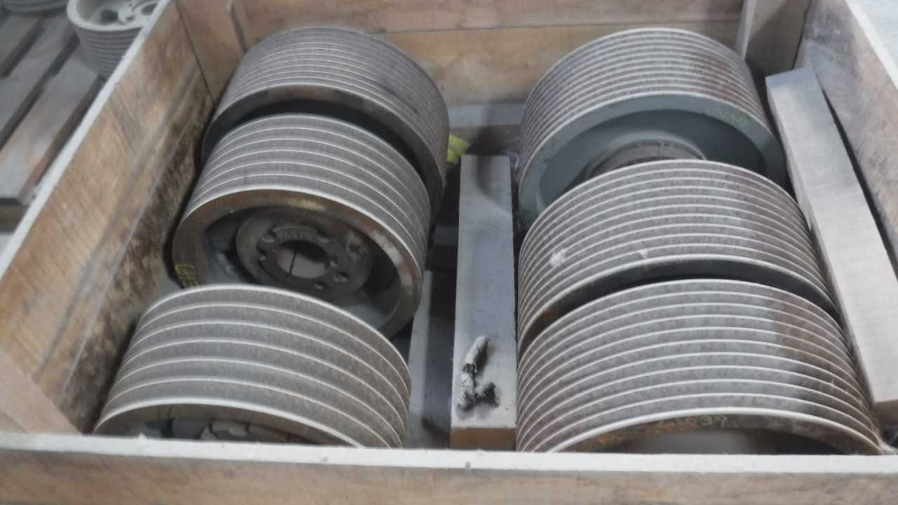 Lot of Pulleys - PULLEY