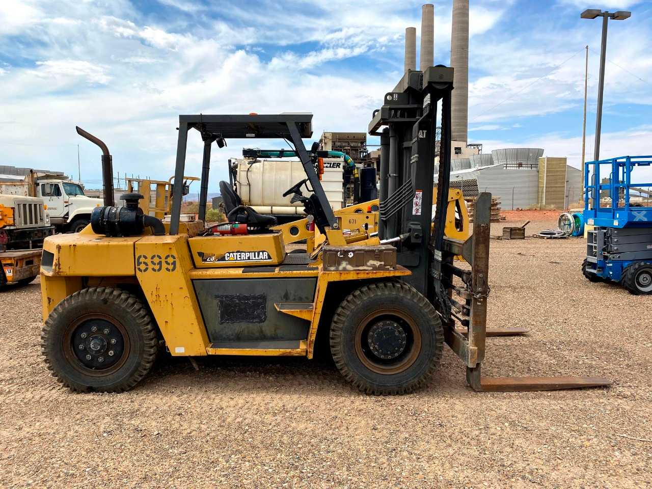 2001 Caterpillar DP-90 18000LB Diesel Forklift - FORKLIFTS