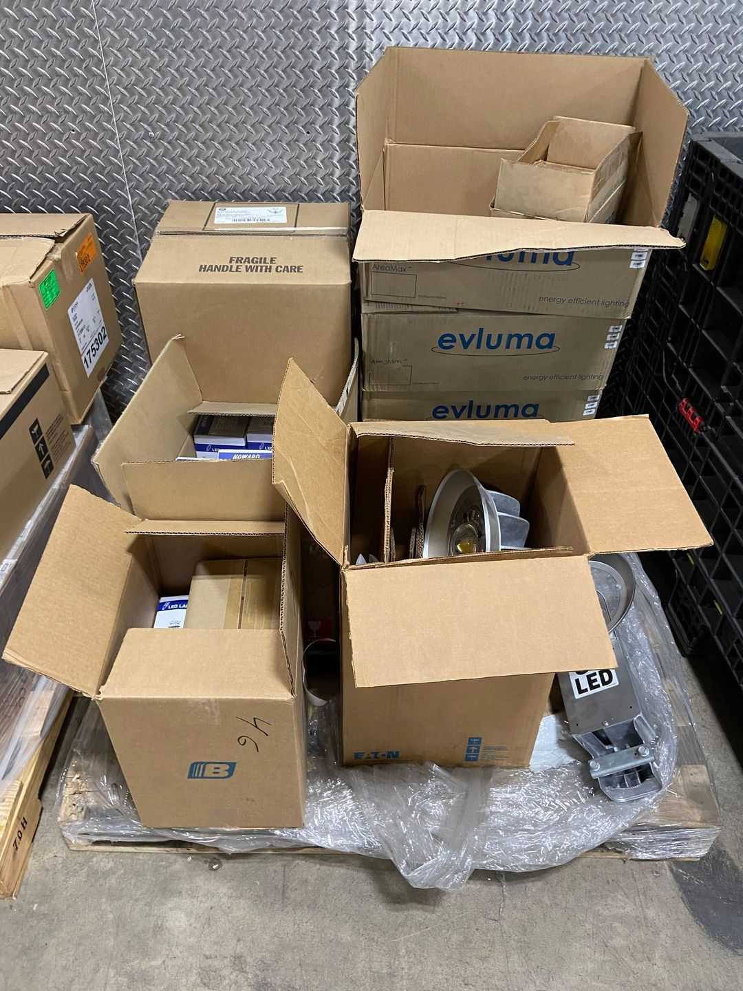BULK LOT OF LED BULBS AND LIGHT FIXTURES ON A PALLET - LIGHTING