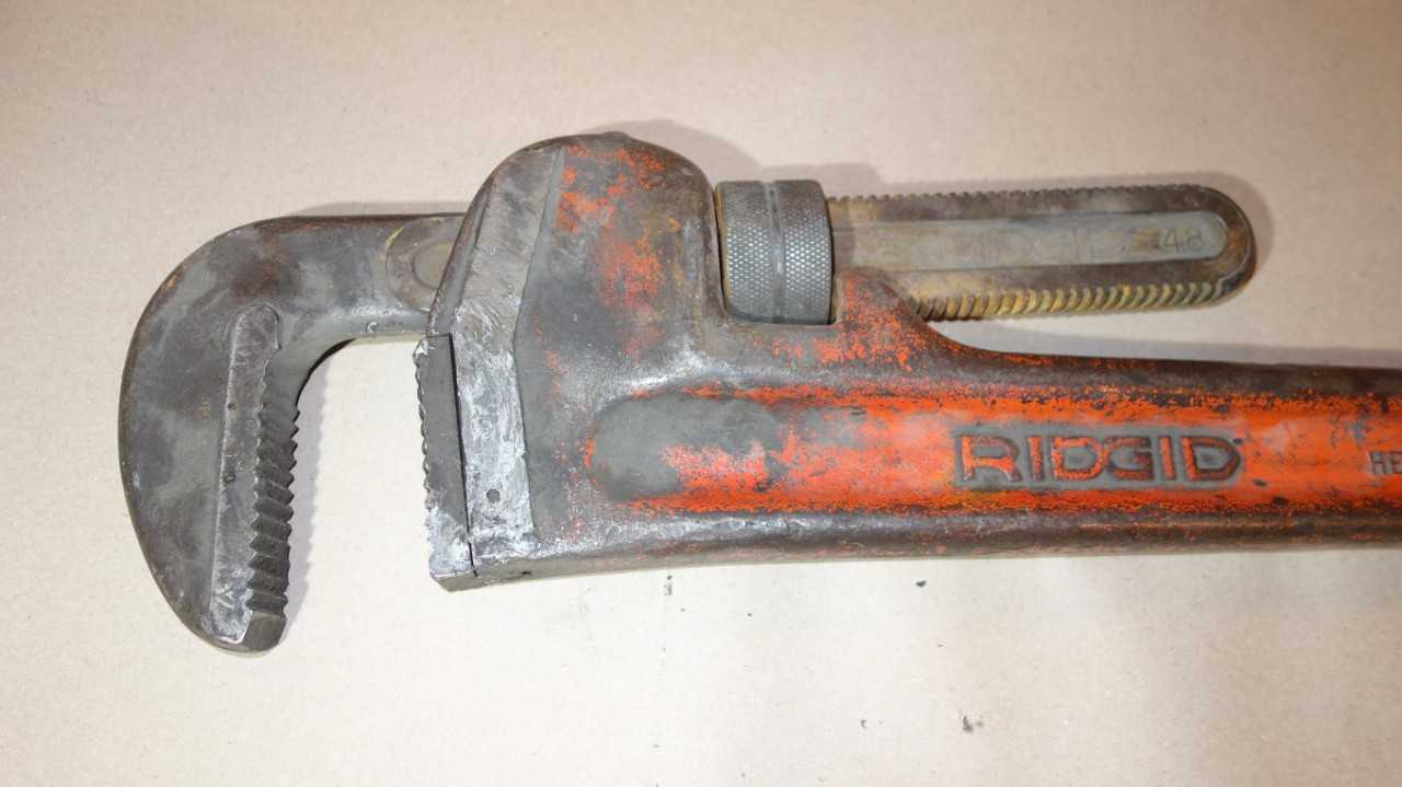 RIDGID 48 IN HEAVY DUTY PIPE WRENCH - HAND TOOLS