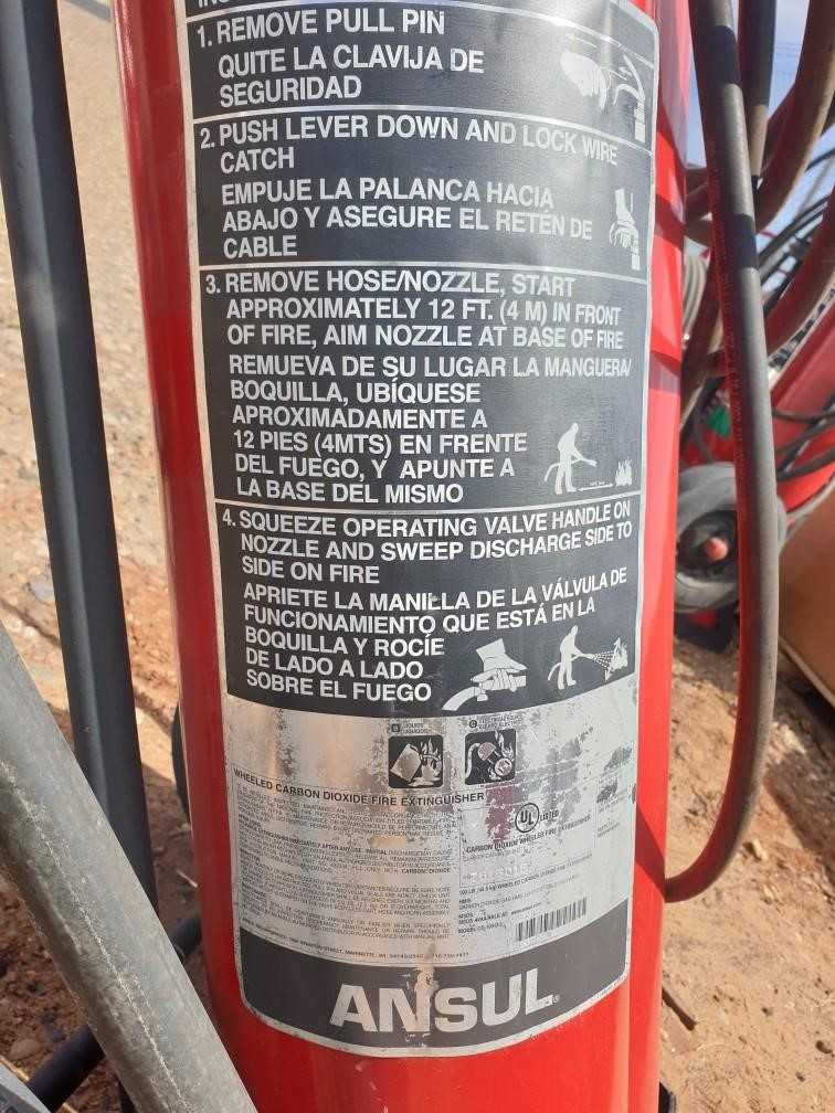 Fire extinguisher, Carbon Dioxide, Class B / C, (1 lot of 3 each) - SAFETY EQUIPMENT Fire extinguisher, Carbon Dioxide, Class B / C, (1 lot of 3 each) - SAFETY EQUIPMENT