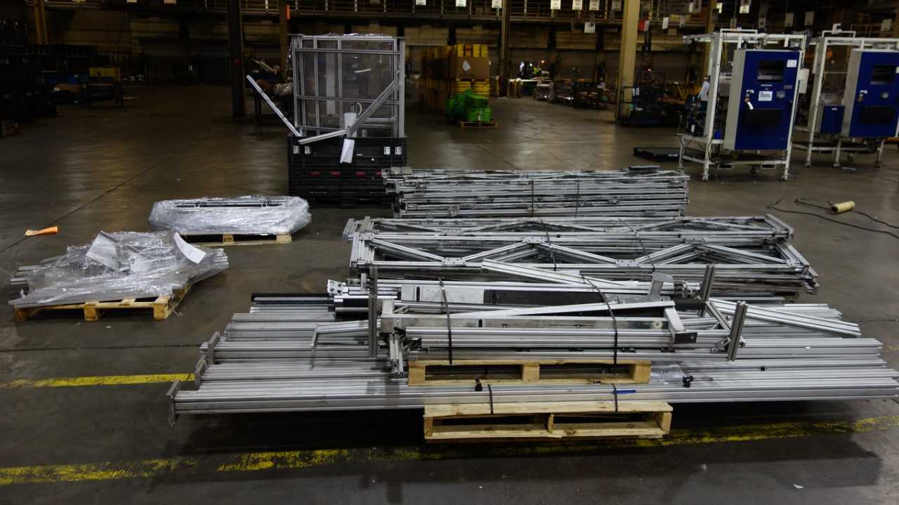 6 PALLETS OF ALUMINUM RACKING TRACKS - MATERIAL HANDLING