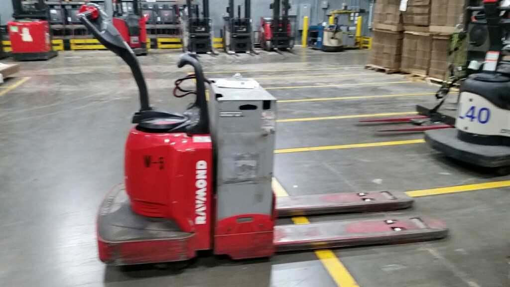 2011 Raymond R30XMA3 rider pallet jack Fenton MO - MANUAL PALLET JACKS