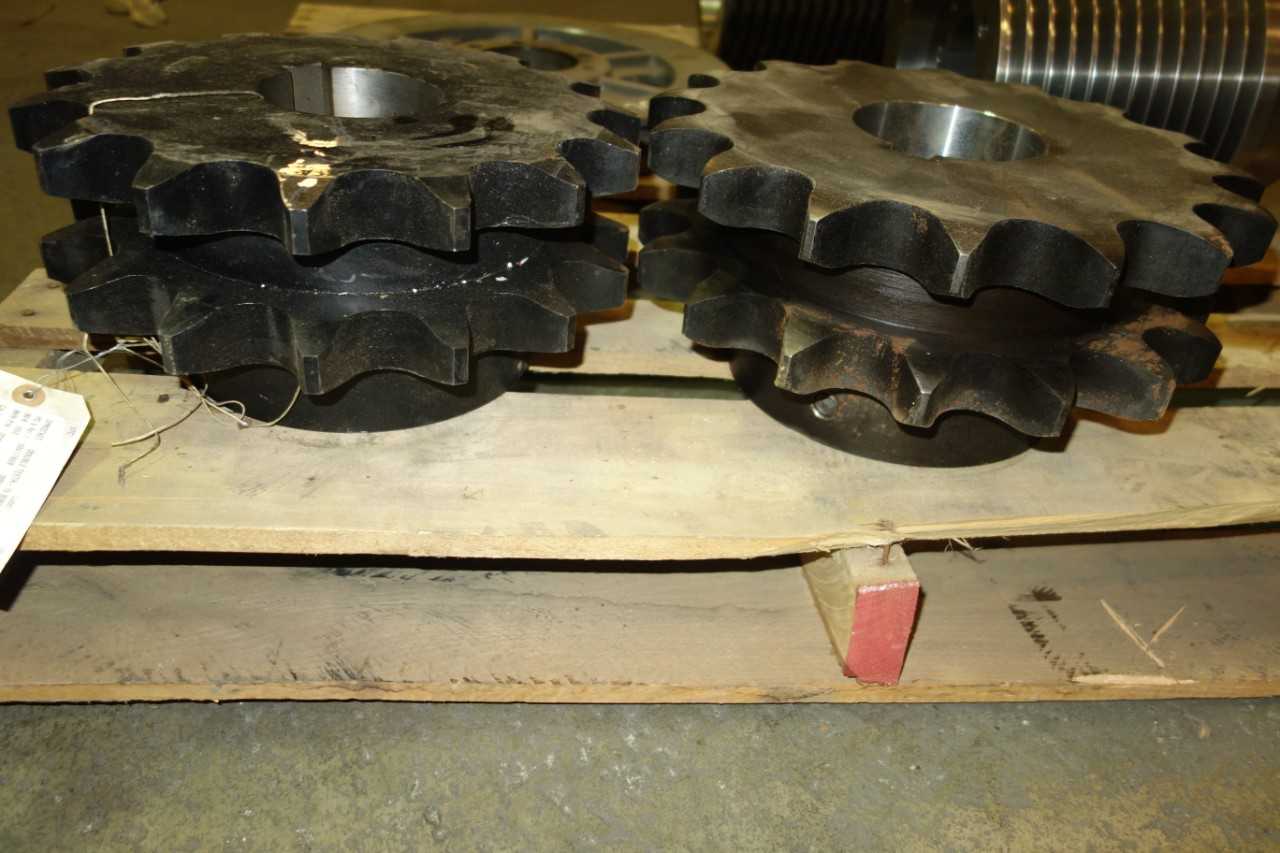 LOT OF ASSORTED SHEAVES AND SPROCKETS - PULLEYS & SHEAVES