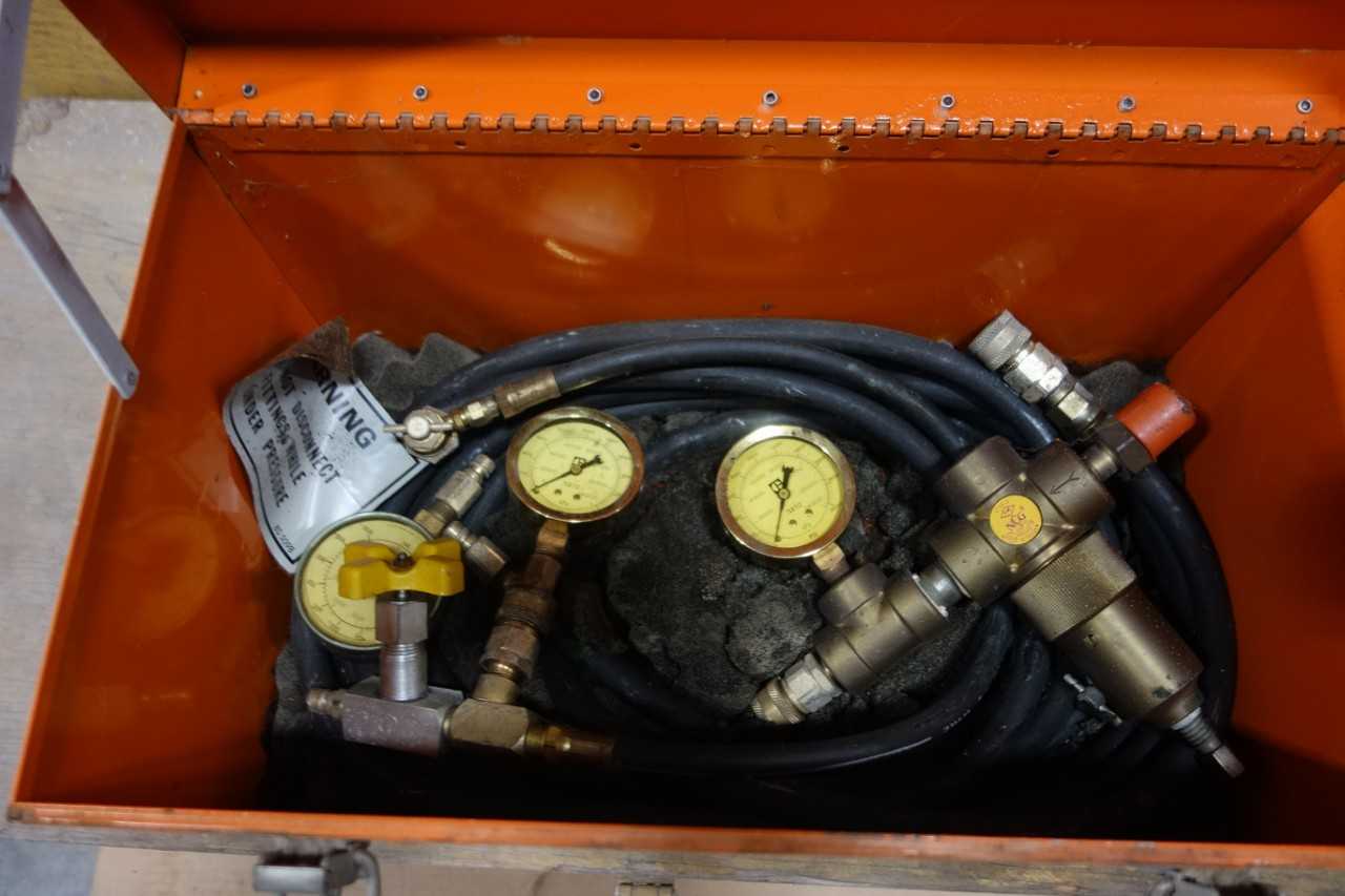 LOT OF MISCELLANEOUS HYDRAULIC TOOLING - ELECTRIC POWER TOOLS
