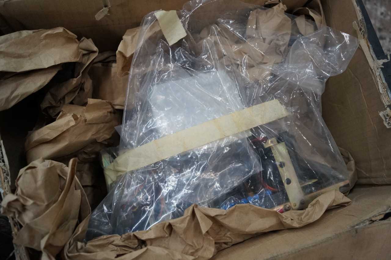 Lot of Various Injection Machine Spare Parts - INDUSTRIAL PARTS